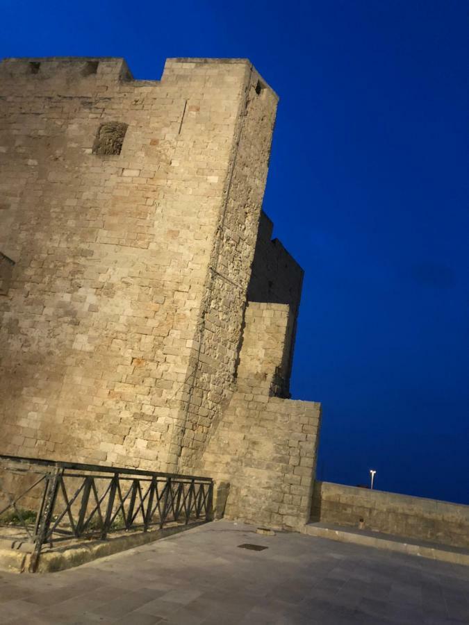 Casa Vacanze Antiche Mura E Poi Monopoli Luaran gambar